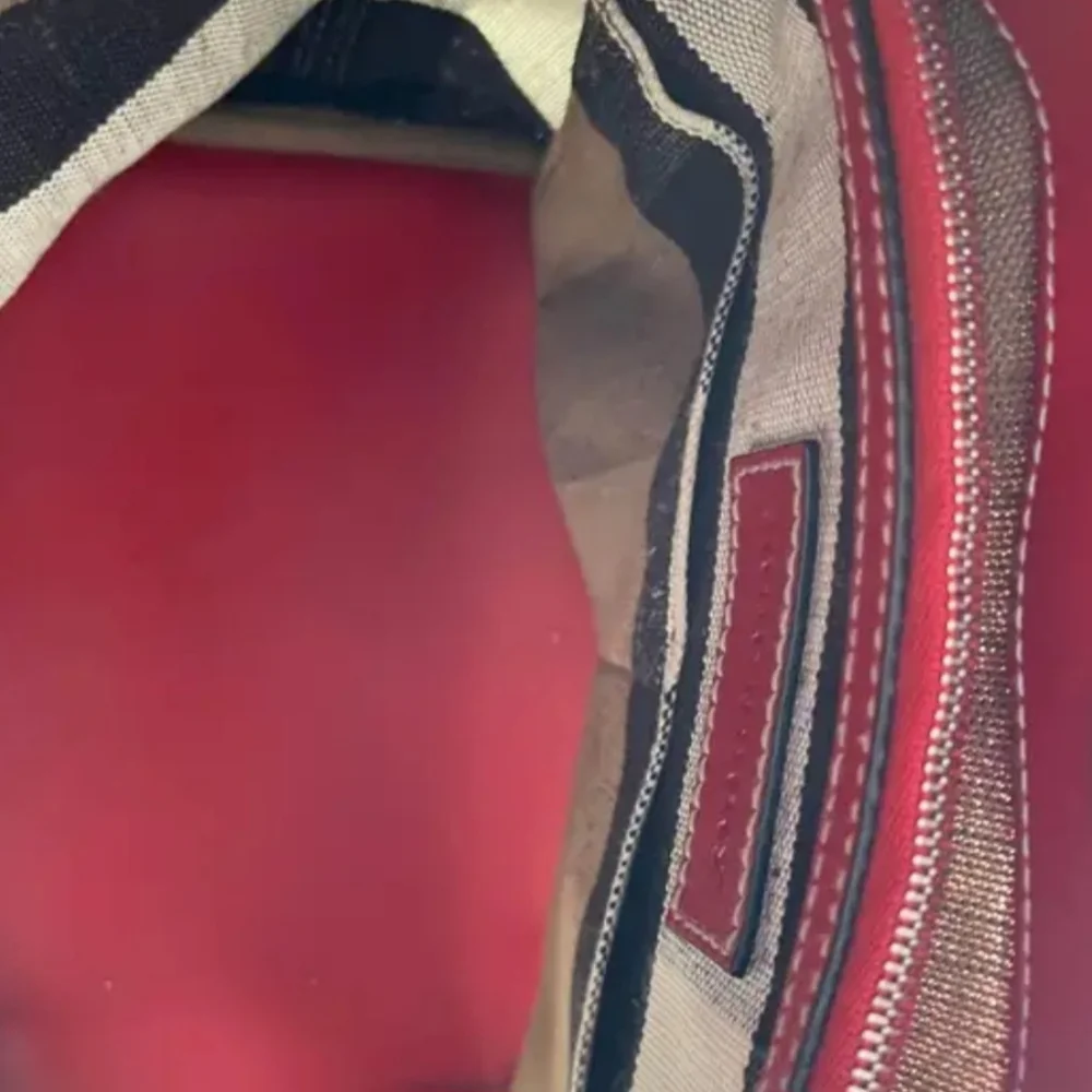 Burberry Medium Ashby Bucket Bag - Picture 4 of 15